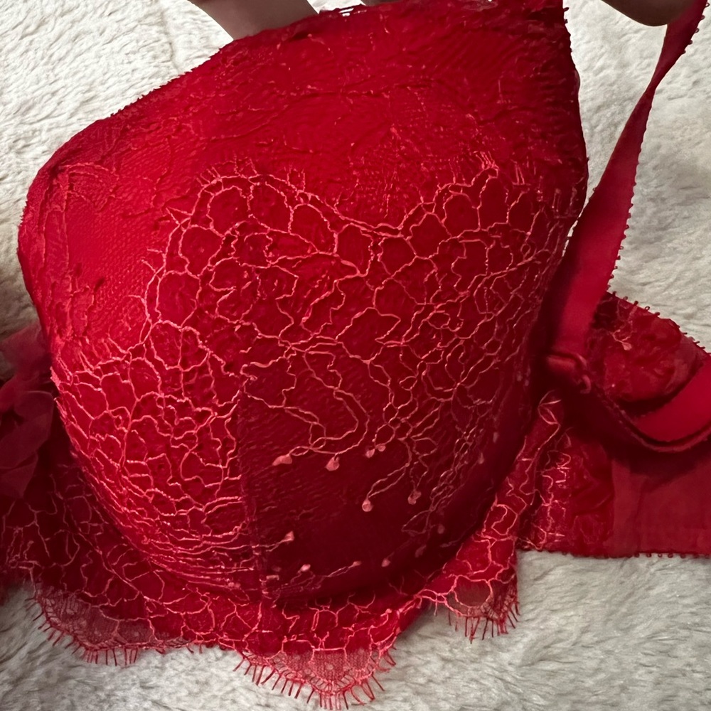 Red Dream Angels Bra by Victoria’s Secret - Picture 9 of 13